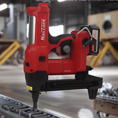 8000mAh Batería de litio Alimentada con pistola de clavos DCCN100X2 Nailer de hormigón para clavar suavemente