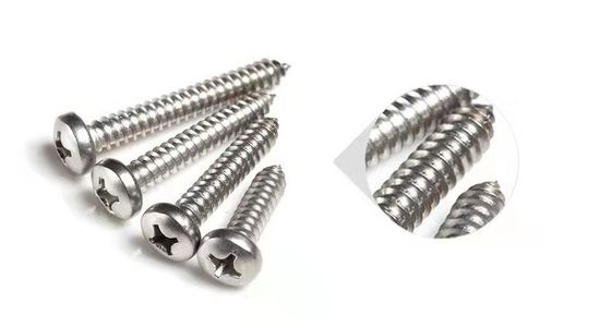 Tornos de autoperforación de cabeza de paneles estándar ISO en acero inoxidable 304 con conductor Phillips