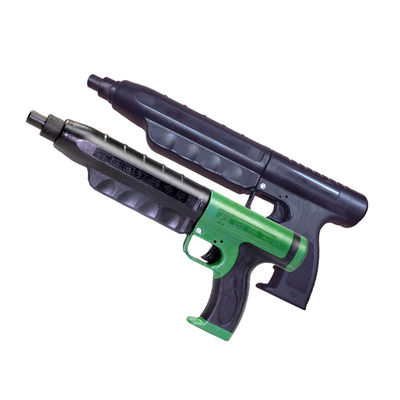 Pistola de clavos con accionamiento de mano con capacidad de reemplazo para un diseño cómodo y ligero
