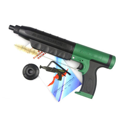 Pistola de clavos con accionamiento de mano con capacidad de reemplazo para un diseño cómodo y ligero