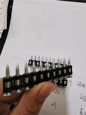 Clavos de acero de hormigón de barbilla lisa para encenderse continuamente en la construcción pesada